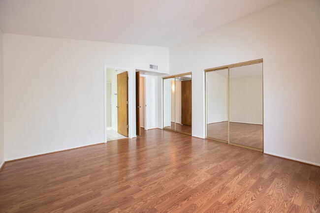 Building Photo - Lovely  South Scottsdale Charmer!
