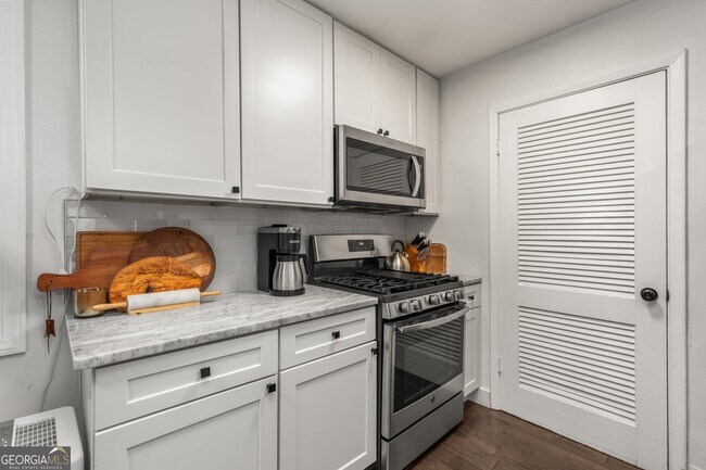 Building Photo - 100 Biscayne Dr NW