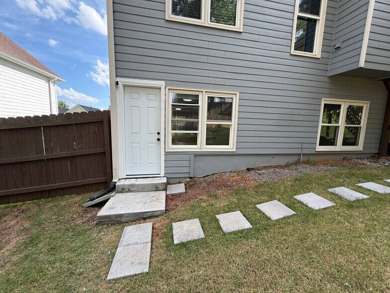 Building Photo - 1772 Ascot Run NW