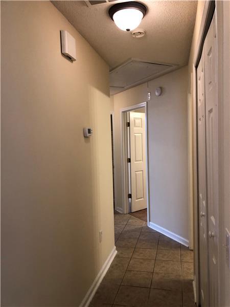 Building Photo - 15 Ledgestone Ln