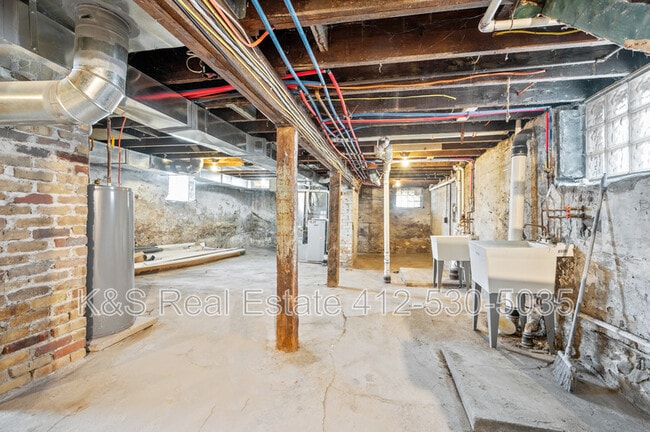 Building Photo - 477 Norton St