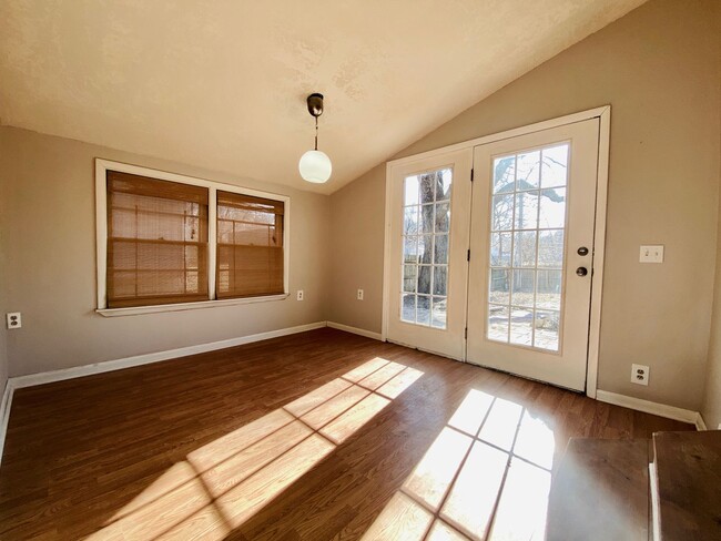 Building Photo - {11821} Desirable Shawnee Village Location + Hardwood Floors + Fenced Yard