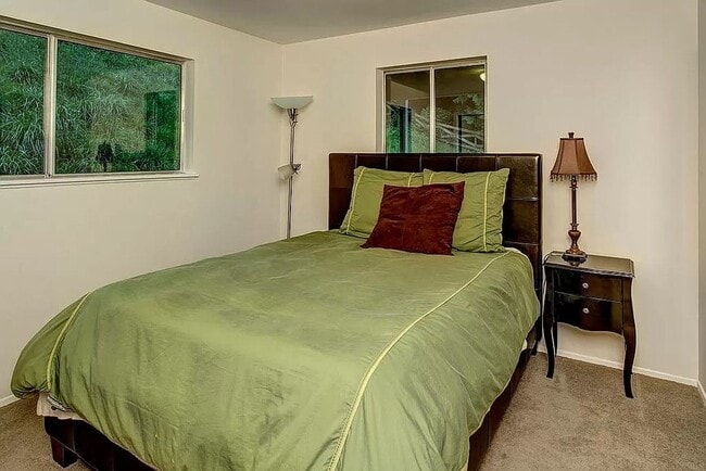 Building Photo - Stunning Sound & Olympic Mountain View Home in North Admiral