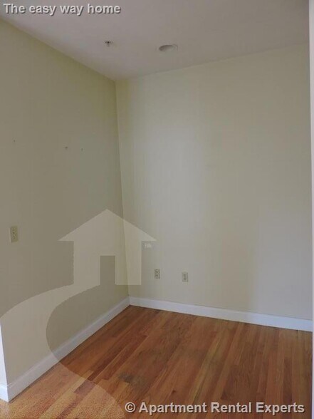 Building Photo - 466 Green St