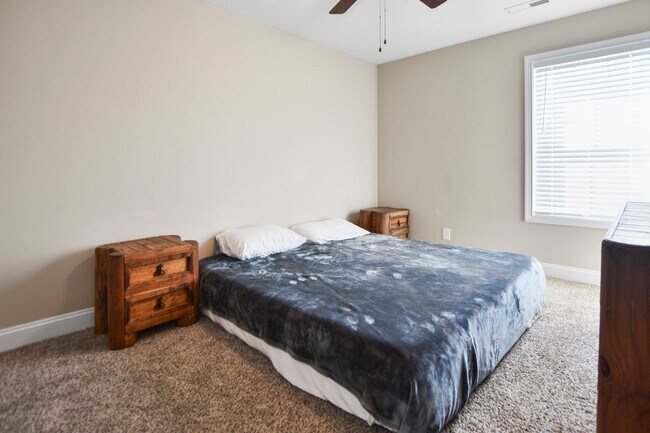 Building Photo - Pet Friendly Three Bedroom!