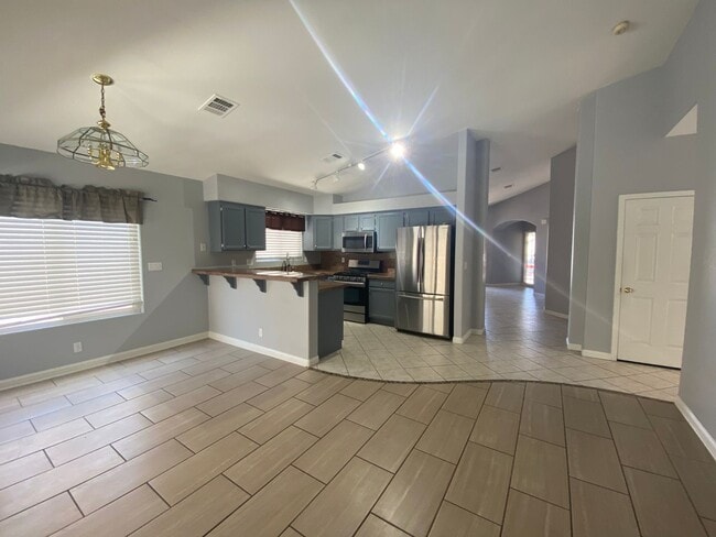 Building Photo - Henderson Cutie