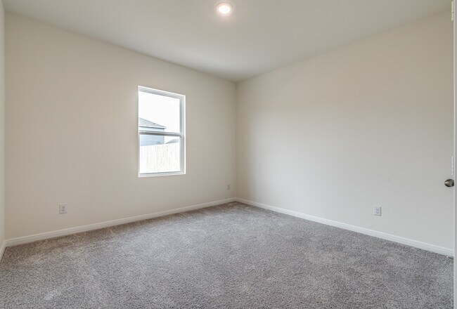 Building Photo - 14722 Maple Ter