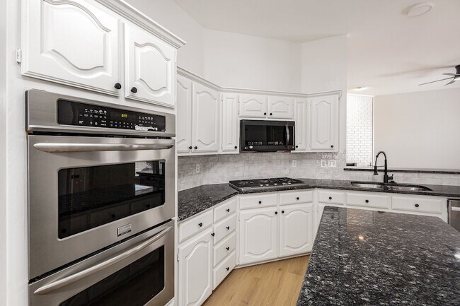 Building Photo - 745 Amhurst Ct