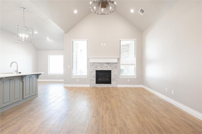 Building Photo - 16140 Verbena Cir