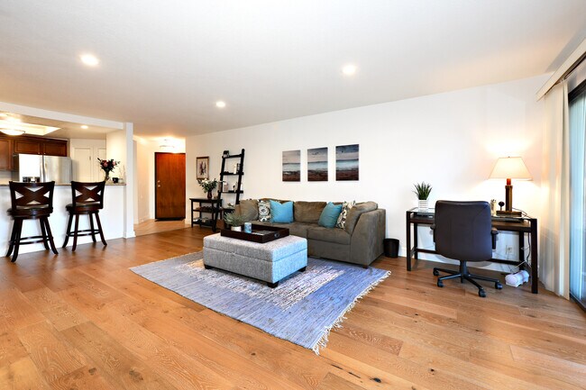 Building Photo - 1633 S Bentley Ave