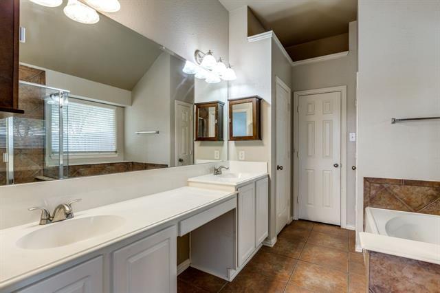 Building Photo - 15858 Durango Dr