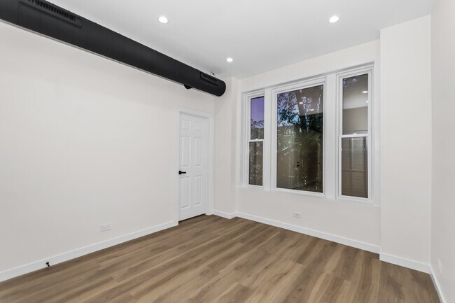 Building Photo - 1721 W Pierce Ave