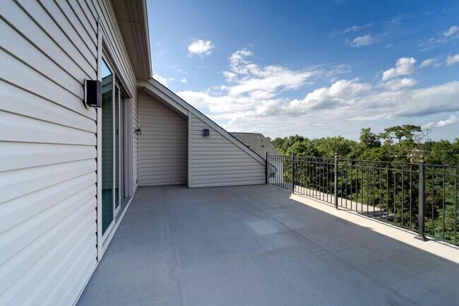Building Photo - 10225 Hilltop Ascent Dr
