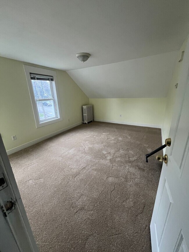 Building Photo - Charming 2-Bedroom 1 Bath Apt. in Middleboro
