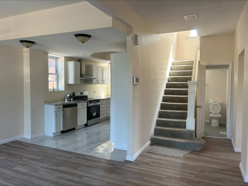 Building Photo - 14 Parkland Pl