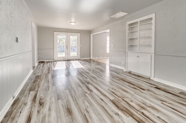 Building Photo - 820 NE 81st St