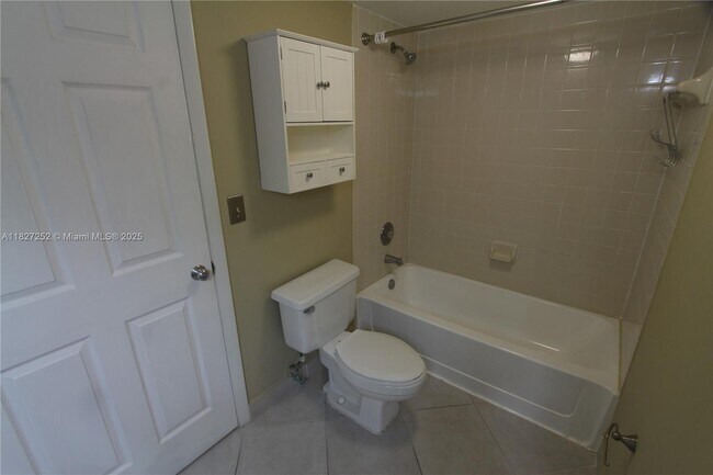 Building Photo - 2881 N Oakland Forest Dr