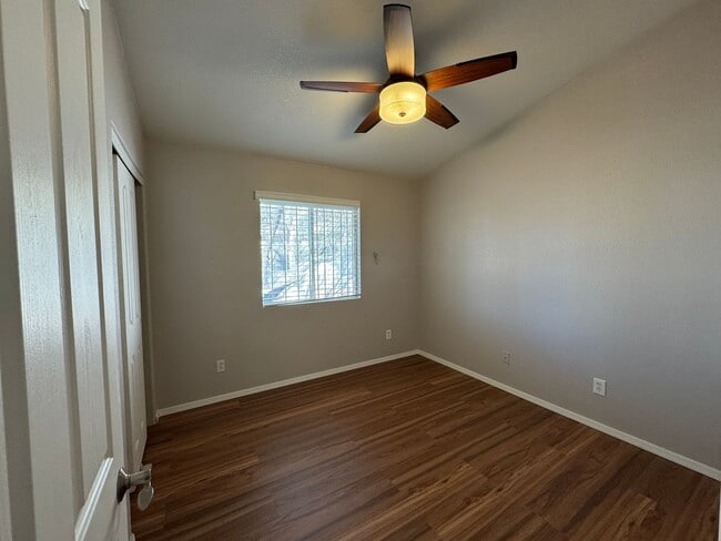 Building Photo - Great 4Bdm 2Ba Home, in a well desired loc...