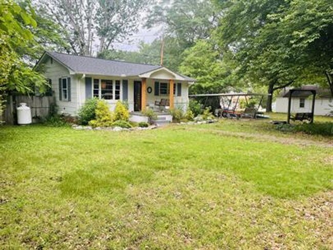 Building Photo - 2/1 Available Now