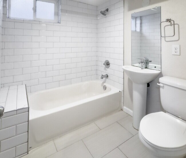 Building Photo - "Spacious 5-Bedroom Gem on Locust Street – 2,053 Sq. Ft. of Comfort in Denver's Heart!"