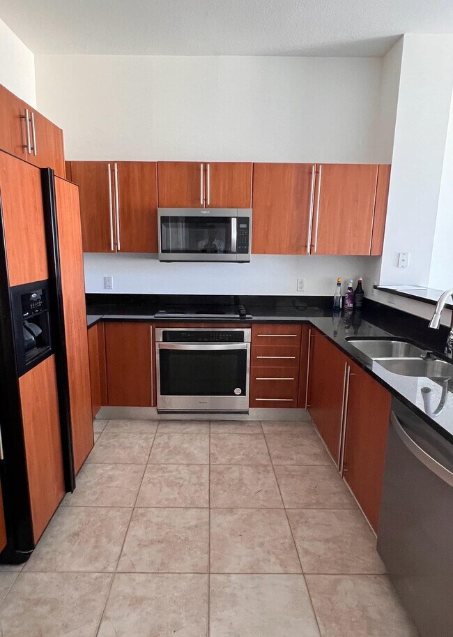 Building Photo - 1551 N Flagler Dr