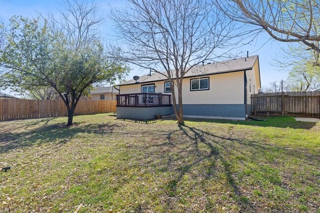 Building Photo - 1002 Parkside Cir