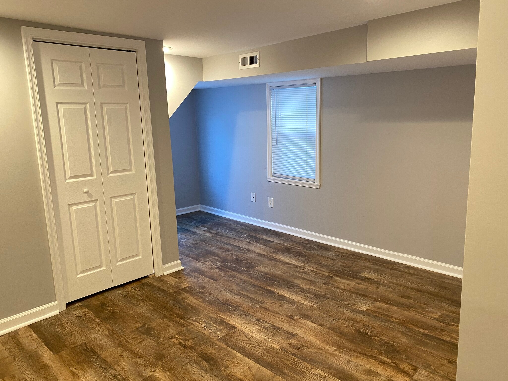 Building Photo - 565 pennington ave