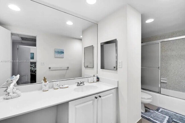 Building Photo - 4001 S Ocean Dr