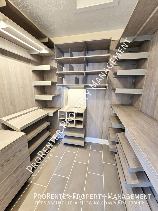 Building Photo - Modern 3 Bed, 2.5 Bath Sandy Townhome