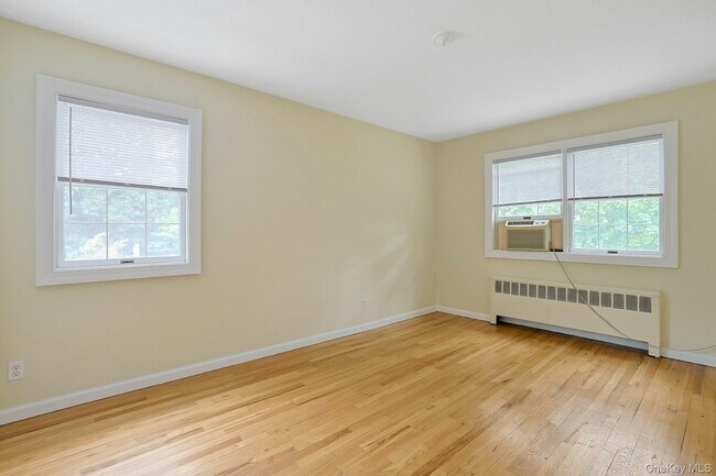 Building Photo - 580 Bedford Rd
