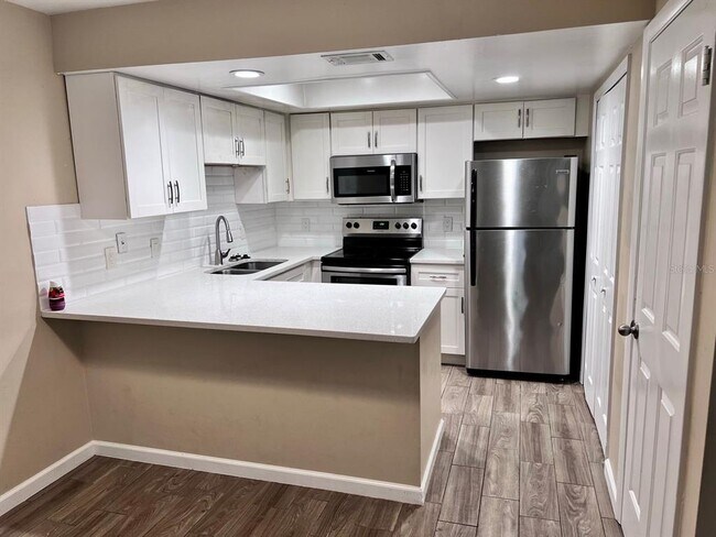 Building Photo - 162 Windtree Ln