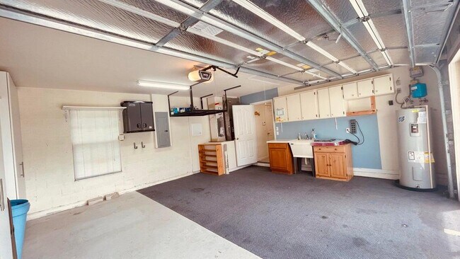 Building Photo - 1829 SW Hickock Terrace