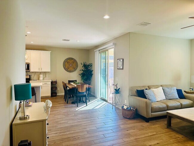 Building Photo - 10965 W Baden St