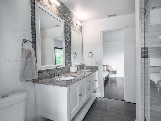 Building Photo - 511 SW 168th Ave