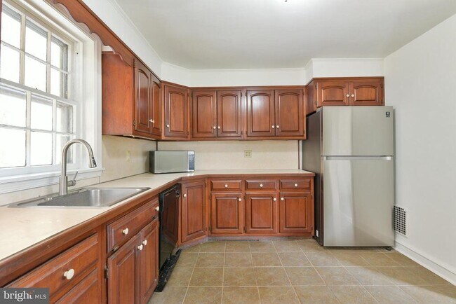 Primary Photo - 1310 Creek Rd