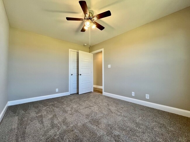 Building Photo - Welcome To Clarksville!
