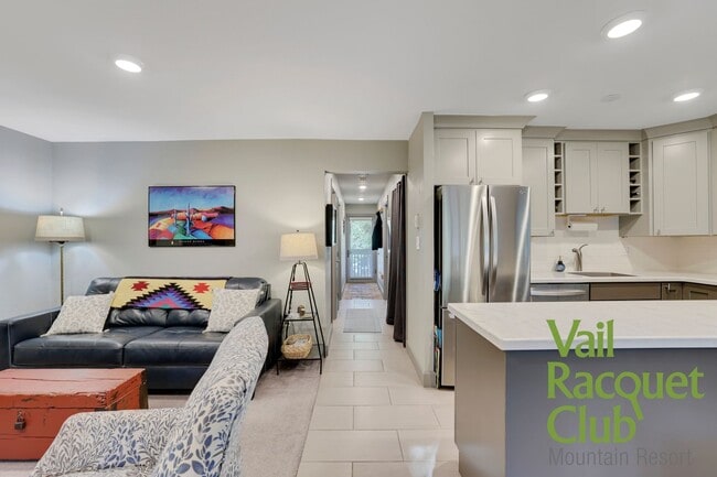 Building Photo - 4660 Racquet Club Dr