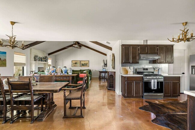 Building Photo - 1219 Sisterdale Rd