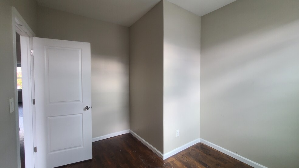 Building Photo - 166 Armstrong Ave