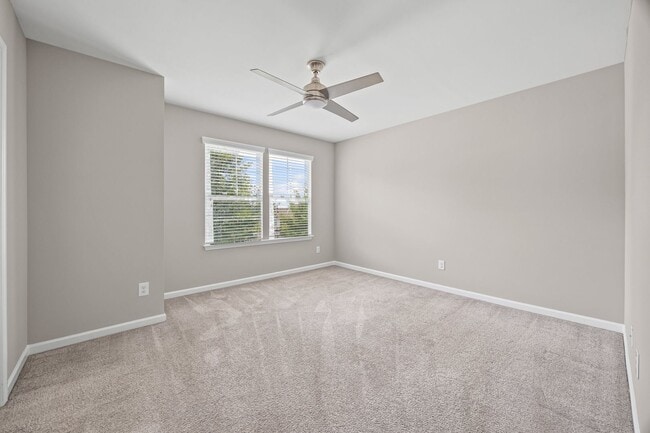 Building Photo - Spectacular 5 Bedrm, 3.5 Bath in the gated...