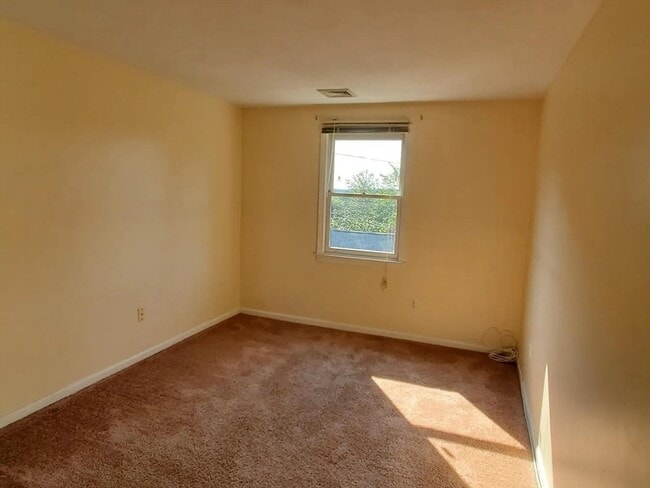 Building Photo - 118 Montclair Ave