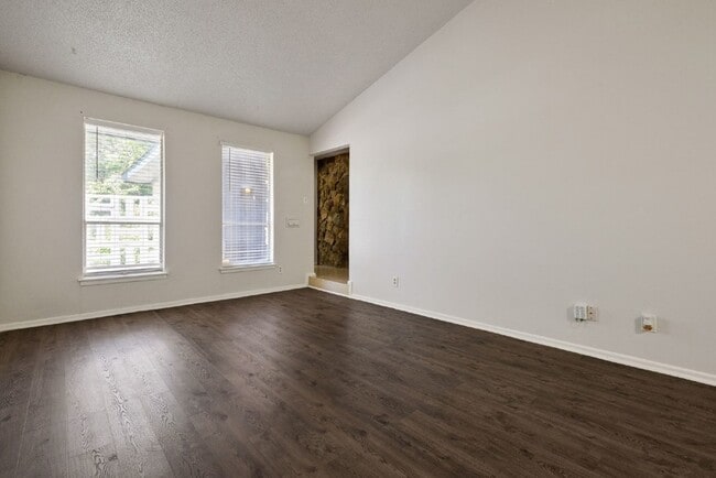 Building Photo - 4913 Westlake Dr