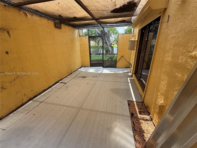 Building Photo - 1540 NW 93rd Ave
