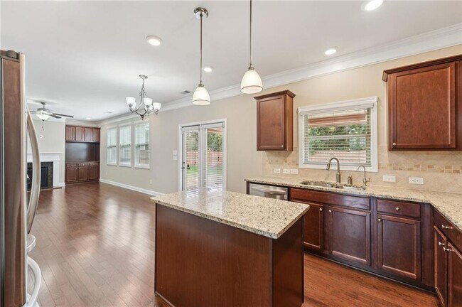Building Photo - 6370 Shiloh Woods Dr