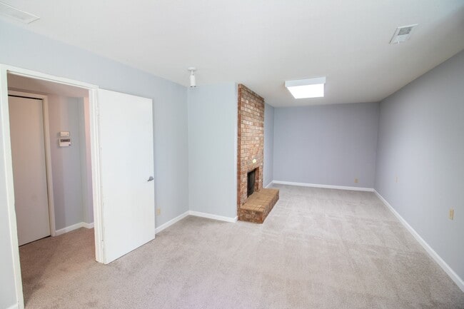 Building Photo - 5Bd/2.5Ba Redmond Home