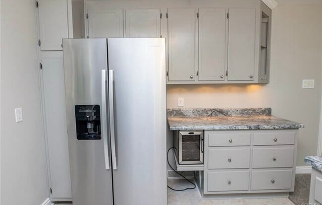 Building Photo - 10210 Hollyberry Dr