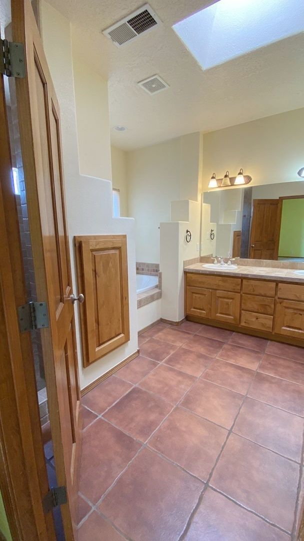 Building Photo - 145 Windmill Trail
