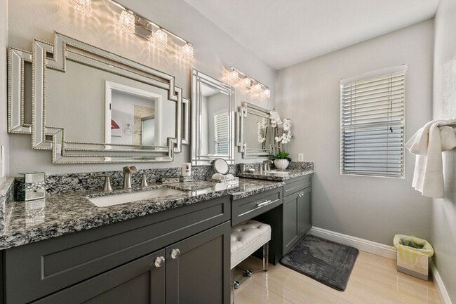 Building Photo - Fully furnished gorgeous Silverado Ranch home!