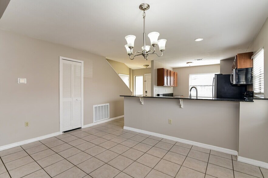 Building Photo - 116 Whitehall Way