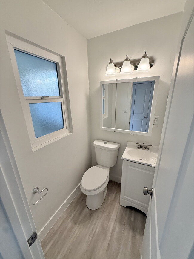 Building Photo - 288 W Diagonal #A 3 Bed/2 Bath